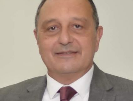 رئيس شركة مصر للطيران يتفقد مطار برج العرب الدولي