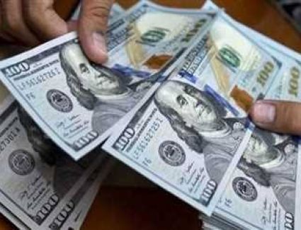سعر الدولار اليوم بالبنوك المصرية.. تحركات جديدة تقترب به من 55 جنيهًا