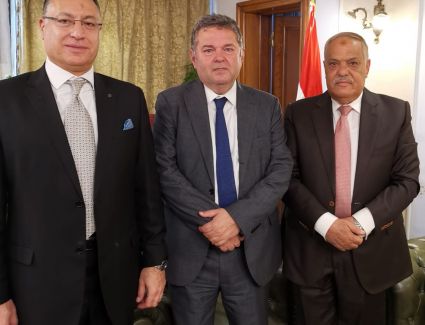  "قطاع الأعمال" و"العربية للتصنيع" تتفقا على تعاون مشترك لإنتاج إطارات السيارات