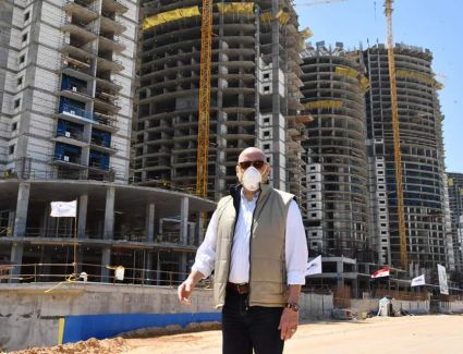 وزير الإسكان يتفقد منطقة الأبراج الشاطئية بمدينة العلمين الجديدة