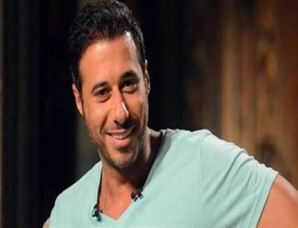 السعدنى عن الحظر: أصحابي  بيعاملونى على إنى مجنون