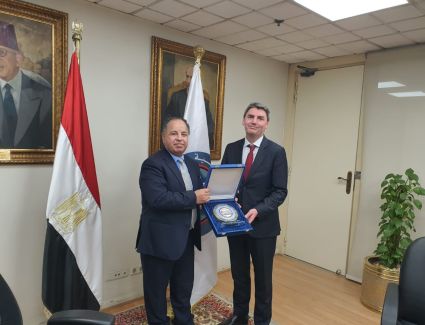 وزير المالية.. فى لقائه بوفد من بنك الاستثمار الأوروبي:  تعميق التعاون المشترك فى مجالات الصحة والتعليم