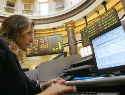 تراجع مؤشرات البورصة المصرية في بداية تعاملات اليوم 