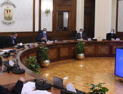 د. مصطفي مدبولي يستعرض الآثار الناتجة عن ارتفاع سعر الصرف في موازنات الشركات