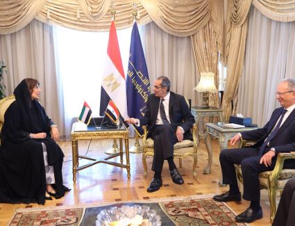 وزير الاتصالات يبحث مع سفيرة الإمارات فرص جذب الاستثمارات