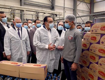 بالصور.. مدبولي يزور مصانع العاشر من رمضان