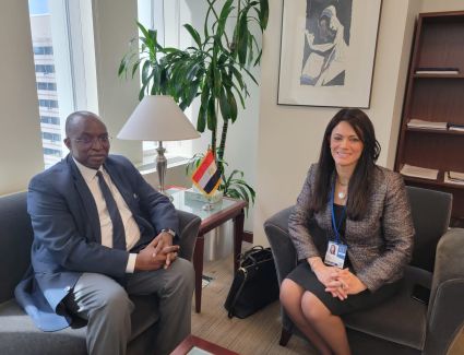وزيرة التعاون الدولي تلتقي المدير الإقليمي الجديد لشمال أفريقيا بمؤسسة التمويل الدولية