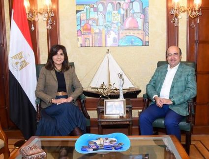 وزيرة الهجرة تبحث مع مجموعة فاركو للأدوية آليات التعاون المشترك