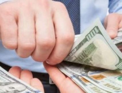 القبض على مدير بنك يتاجر في النقد الأجنبي بمدينة نصر