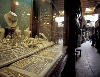 عاجل: تراجع أسعار الذهب بقيمة 40 جنيهاً.. وعيار21 يسجل 1210 جنيهًا