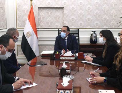 مدبولي يستعرض مع السويدي الفرص الاستثمارية في قطاع الصناعة