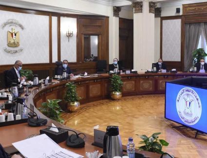 مدبولي ومحافظ البنك المركزي يتابعان سبل توفير التمويل للسلع الاستراتيجية