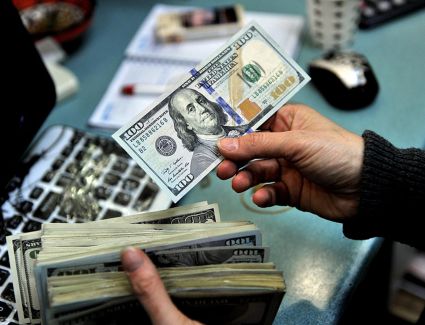 سعر الدولار مقابل الجنيه اليوم الإثنين 9 مايو 2022