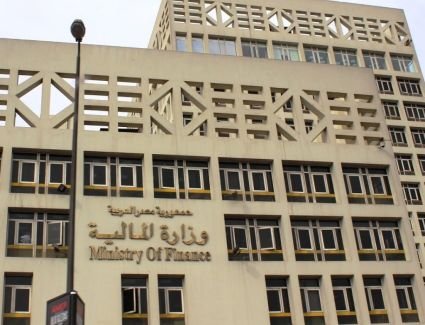 الموازنة الجديدة.. تعيين 60 ألف معلم وطبيب وصيدلي