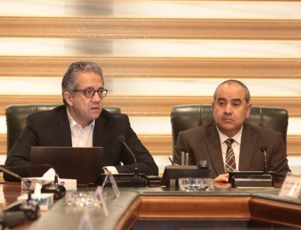 وزيرا السياحة والطيران يبحثان آليات تسيير رحلات جديدة إلى الأقصر