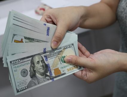 خلال يومين.. الدولار يتراجع 17 قرشاً مقابل الجنيه