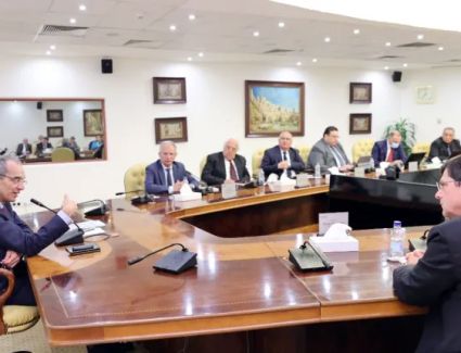 وزير الاتصالات يبحث مع شركة «إس تي ميكروإلكترونكس» الخطط الاستثمارية للشركة فى مصر