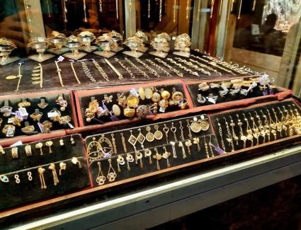 تراجع أسعار الذهب بمنتصف الأربعاء.. عيار 21 يسجل 1057جنيهاً 