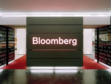 وكالة بلومبرج: مصر تقدم مفاجأة برفع كبير لأسعار الفائدة بهدف كبح التضخم