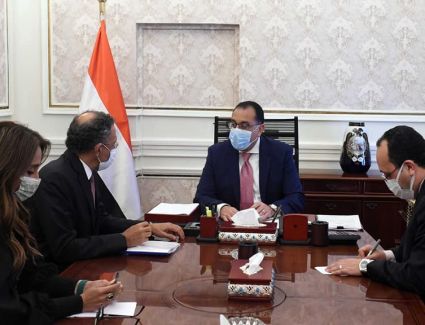 رئيس الوزراء يلتقي رئيس غرفة التجارة الأمريكية لاستعراض جهود تعزيز الاستثمارات المشتركة