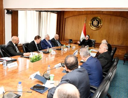 نيفين جامع تترأس الاجتماع الأول لمجلس الصناعات النسيجية بعد إعادة تشكيله