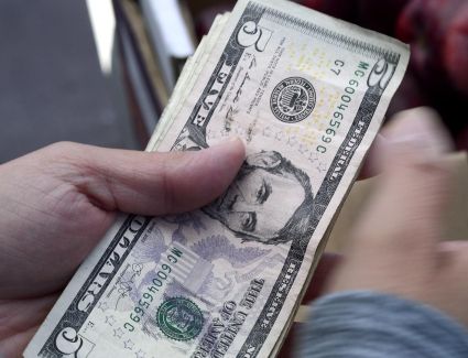 تعرف علي سعر الدولار اليوم الأحد مقابل الجنية بنهاية تعاملات البنوك 