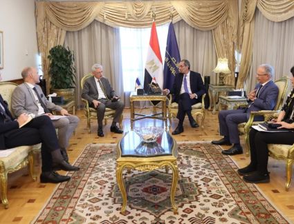 وزير الاتصالات يبحث مع سفير فرنسا بالقاهرة التوسع في استثمارات الاتصالات وتكنولوجيا المعلومات