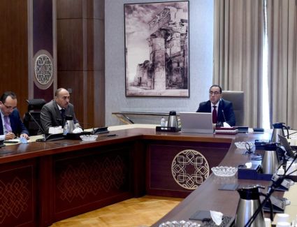 مدبولي يتابع موقف الأراضي المزمع طرحها على القطاع الخاص لإقامة محطات تحلية مياه البحر