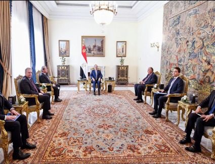 الرئيس السيسي يستقبل مفوض الاتحاد الأوروبي لسياسة الجوار والتوسع