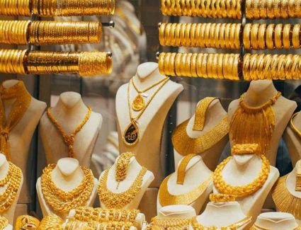 بعد تراجعه بشكل كبير.. الذهب يرتفع من جديد خلال تعاملات اليوم