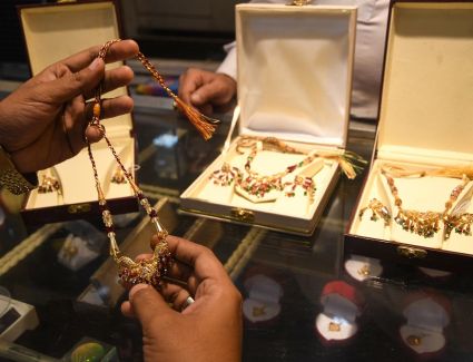 الذهب يرتفع بمقدار 10 جنيهات خلال منتصف اليوم