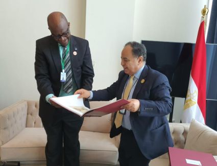 وزير المالية فى لقائه الرئيس التنفيذى للوكالة الأفريقية للتأمين على التجارة:نسعى لتوفير غطاء تأميني للصادرات المصرية لأفريقيا