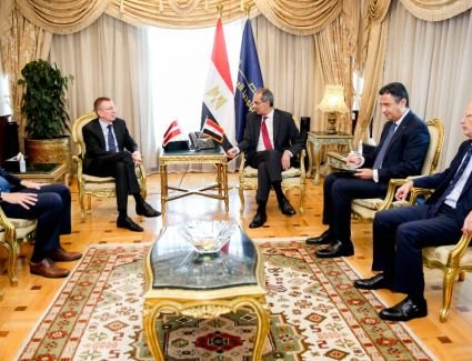 وزير الاتصالات يبحث مع وزير خارجية لاتفيا فرص التعاون والاستثمار