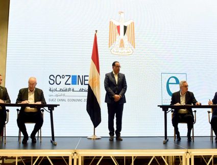 بحضور مدبولي.. توقيع مذكرة تفاهم رباعية لإنشاء مجمع تصنيع سيارات بالمنطقة الاقتصادية لقناة السويس