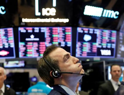 بعد رفع الفائدة.. خسائر حادة للبورصة الأمريكية والنفط فى أول جلسة 