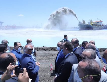 وزير النقل : جميع الموانىء المصرية تعمل على مدار 24 ساعة مع استمرار تزايد الطلب على الصادرات المصرية 