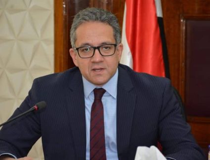 خالد العناني: التنسيق مع وزير الطيران المدني لتسيير رحلات الطيران منخفض التكاليف