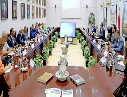 وزير السياحة يعقد اجتماعًا لمناقشة ملف تعزيز الوعي السياحي لدى الأطفال والكبار في مصر