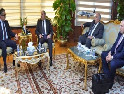 "العناني" يشيد بقرار المطارات المصرية برفع إجراءات كورونا