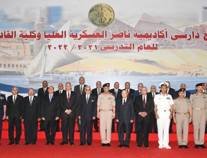 وزير الدفاع يشهد تخرج دورات جديدة من دارسى أكاديمية ناصر العسكرية العليا وكلية القادة والأركان