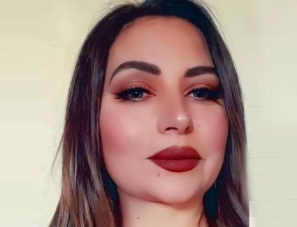 " تلك الجالسة على نافذة قلبى " 