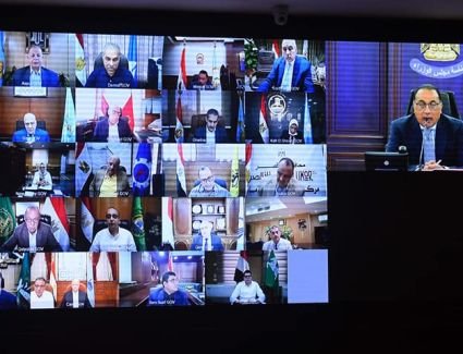 رئيس الوزراء يترأس اجتماع مجلس المحافظين