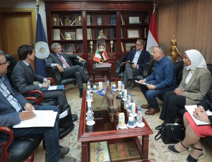 وزير السياحة والآثار يستقبل سفير إيطاليا لبحث سبل التعاون بين البلدين
