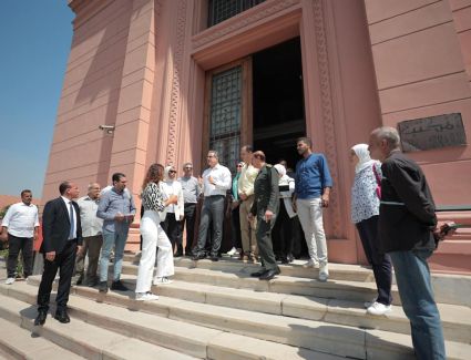 وزير السياحة والآثار يتفقد مكتبة المتحف المصري بالتحرير