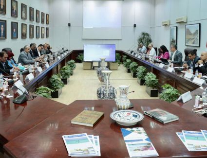 وزيرا السياحة والآثار والطيران المدني يبحثان آليات تنشيط الحركة السياحية والجوية