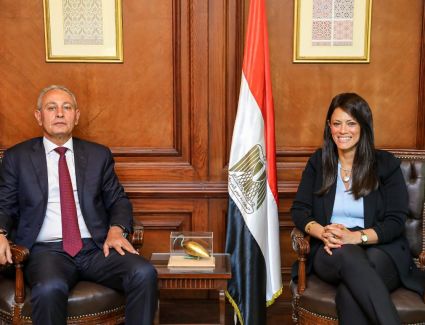 وزيرة التعاون الدولي تلتقي الأمين العام للاتحاد من أجل المتوسط لبحث التعاون المشترك في تمويل المشروعات الخضراء ضمن برنامج "نُوَفِّي"