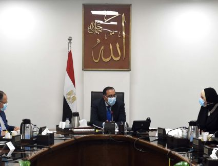 توجيه من رئيس الجمهورية.. رئيس الوزراء يعقد اجتماعا لمتابعة وتقييم أداء برنامج رد الأعباء التصديرية