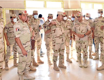  رئيس الأركان  يتفقد عدد من مراكز التدريب ويقوم بالمرور على إحدى تشكيلات الدفاع الجوى