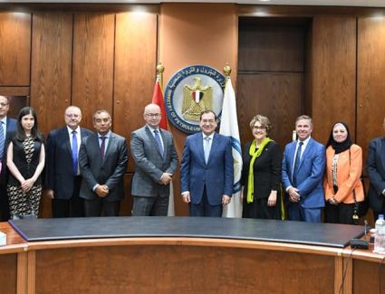 وزير البترول  يبحث مع المؤسسة الكندية لسك العملة التعاون المشترك في صناعة الذهب