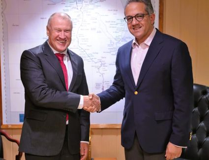 وزير السياحة والآثار يستقبل سفير دولة أستراليا بالقاهرة قبيل انتهاء فترة عمله في القاهرة
